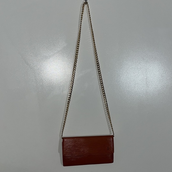 Vintage authentic Louis Vuitton Epi leather wallet - Picture 3 of 9